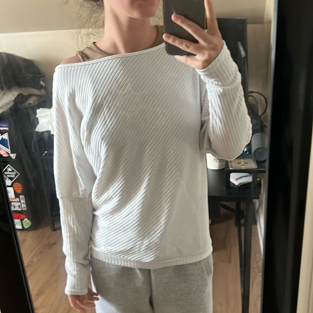 Size L White Lightweight Off-Shoulder Sweater